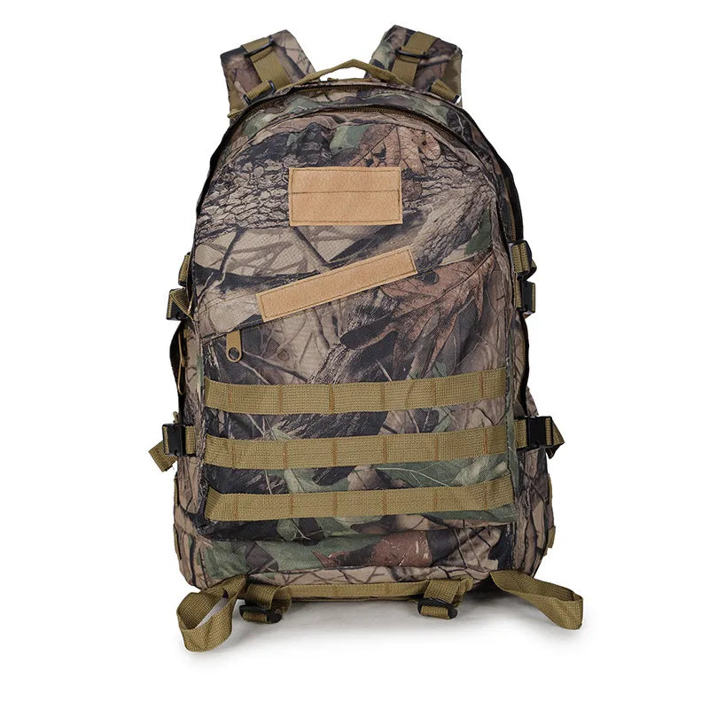Sac à dos de randonnée camouflage 50L avec attaches Molle et renforts.