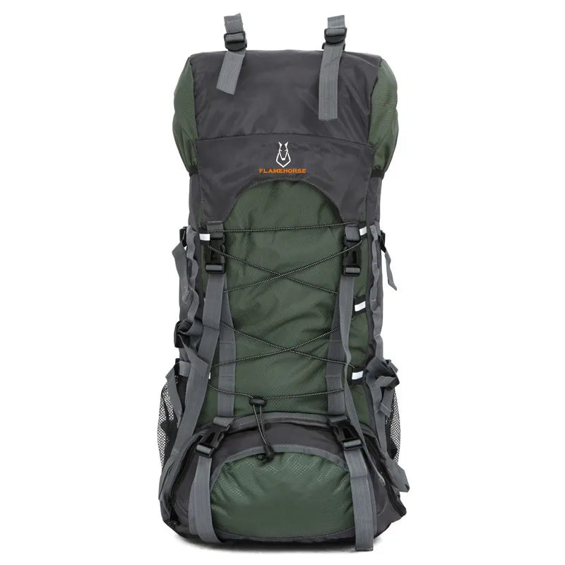 Sac à dos de randonnée 60 litres Flamehorse, coloris vert, équipé de sangles de compression et de poches latérales en filet, idéal pour le trekking ou le bivouac.