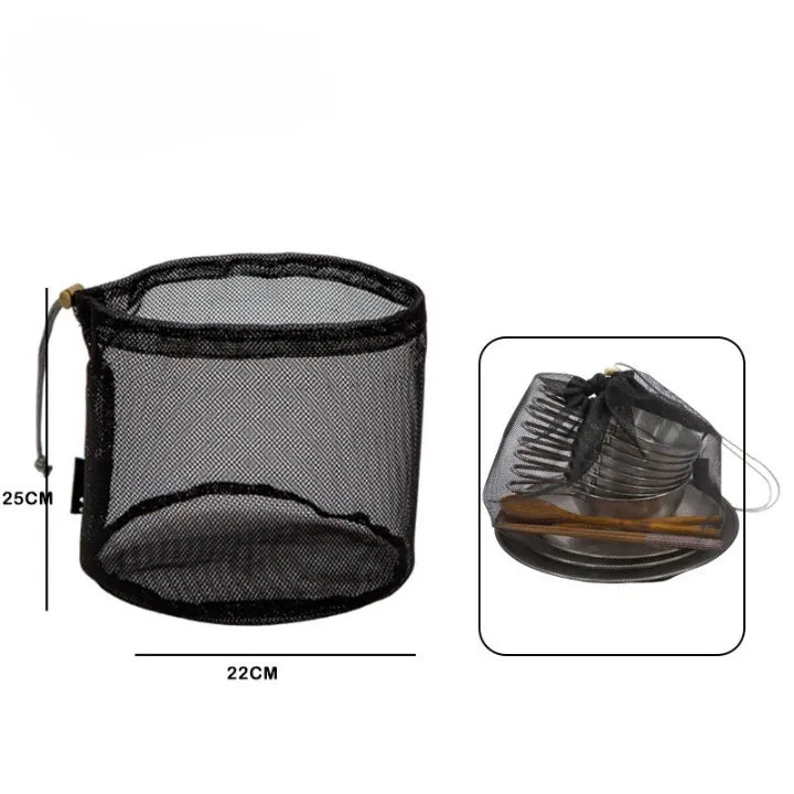 Sac filet de transport pour vaisselle de camping.