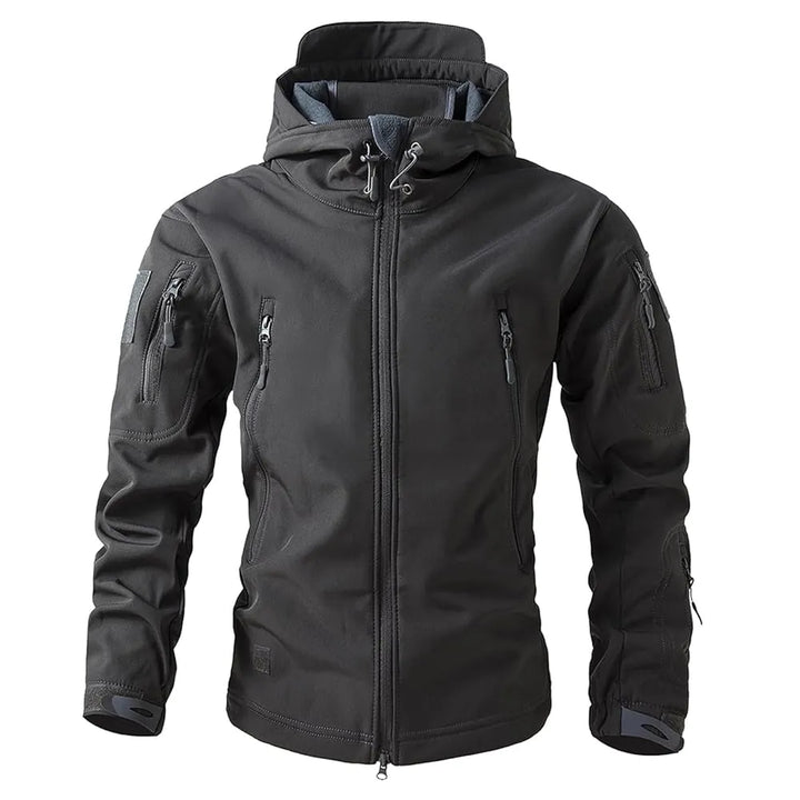 Veste softshell grise coupe-vent adaptée à la randonnée et au bivouac.