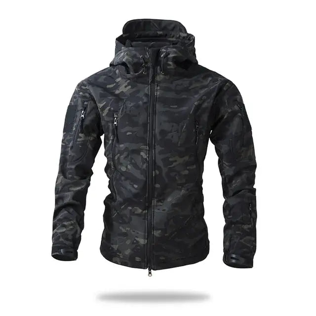 Veste softshell avec motif camouflage noir pour outdoor tactique.