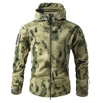 Veste softshell camouflage sable pour les environnements désertiques.